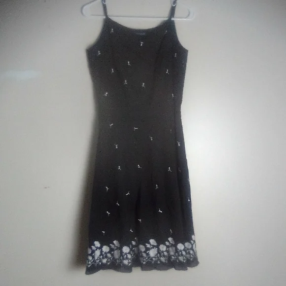 ANN TAYLOR Elegant Black Floral Dress SIZE 2 - Picture 5 of 9